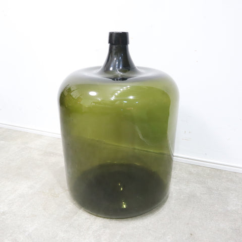 深いグリーンのデミジョンボトル