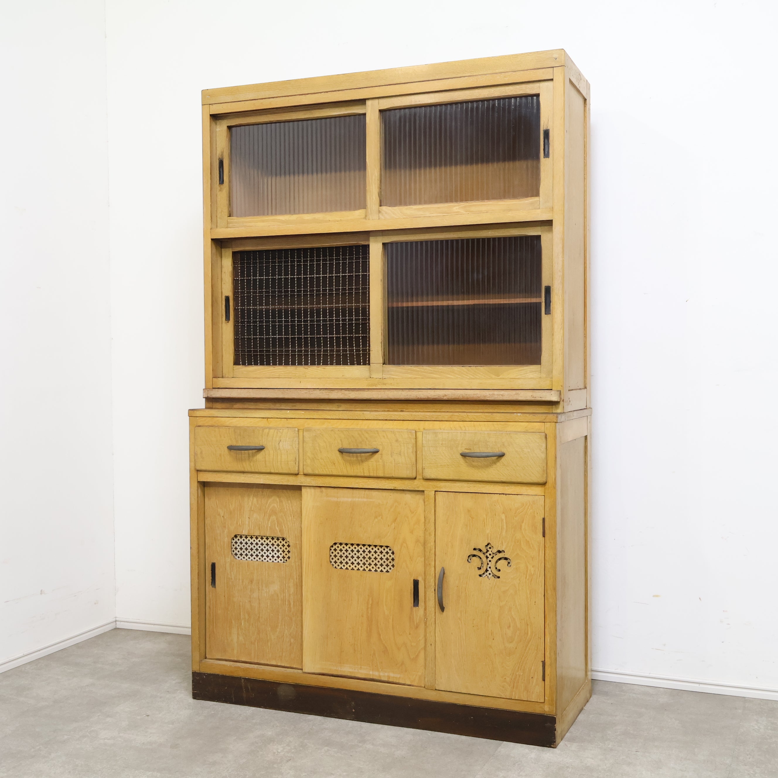 モールガラスの古い食器棚 – バナルオンラインショップ（BANUL）の通販