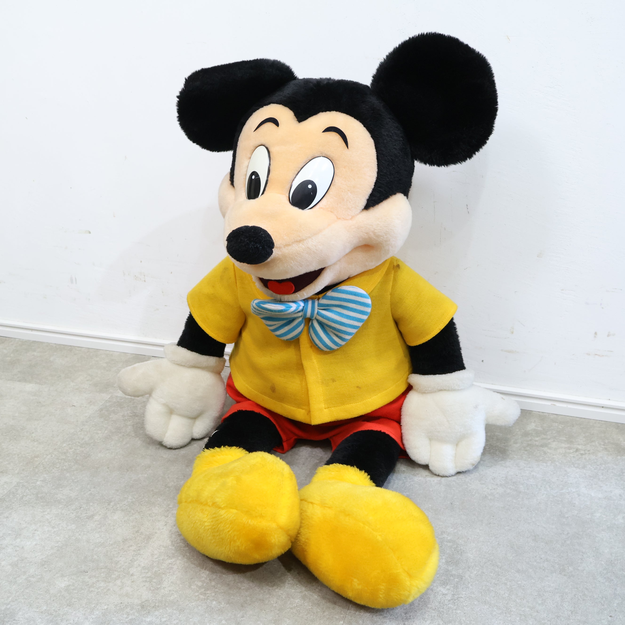 レトロなミッキーマウスのぬいぐるみ – バナルオンラインショップ