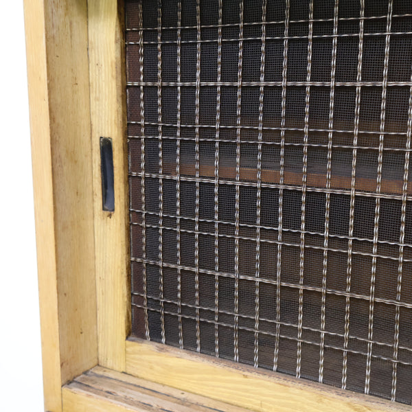 モールガラスの古い食器棚