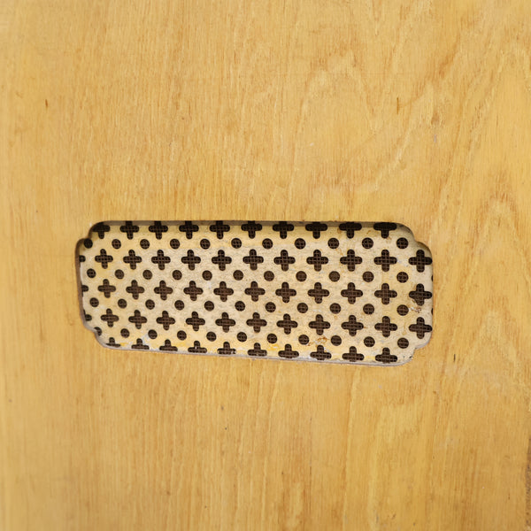 モールガラスの古い食器棚