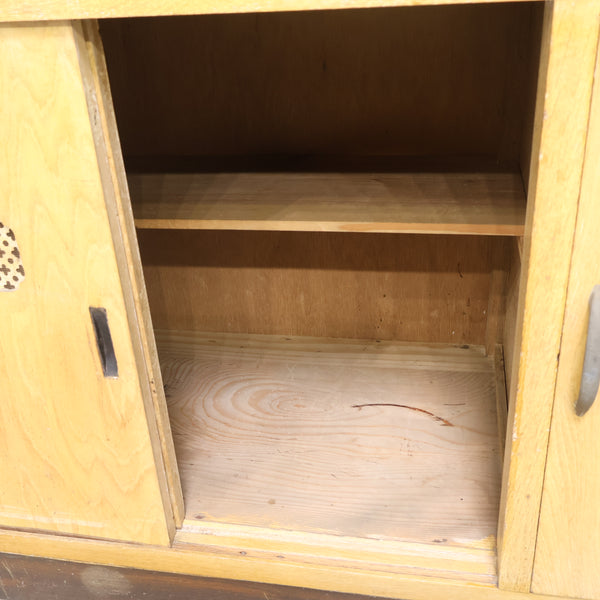 モールガラスの古い食器棚