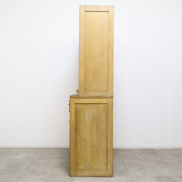 モールガラスの古い食器棚