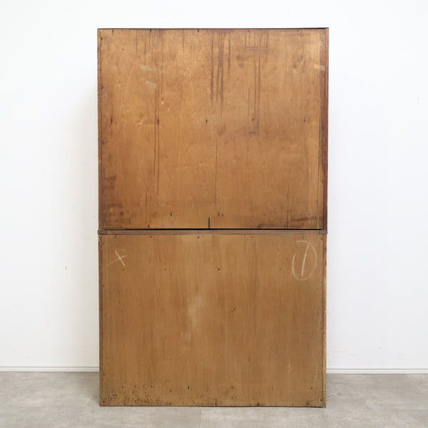 モールガラスの古い食器棚