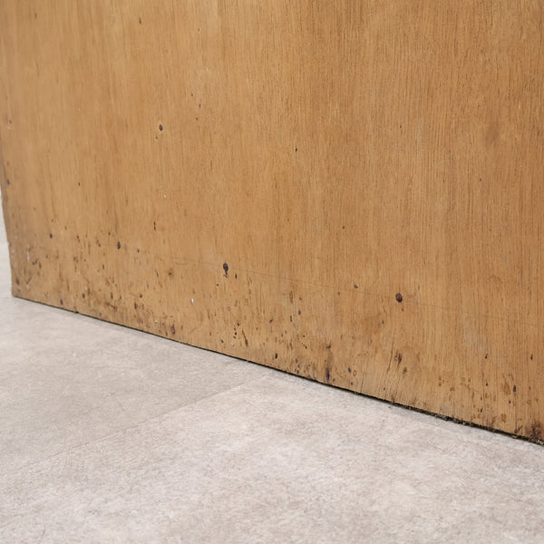 モールガラスの古い食器棚