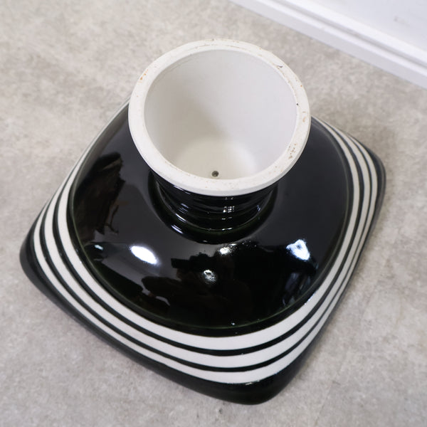 モダンでアートな雰囲気の陶器製コンポート・花器