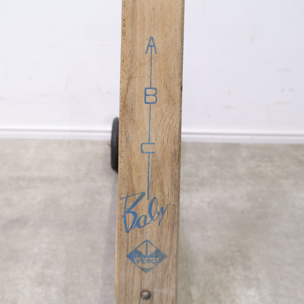 古い木製のキックスケーター