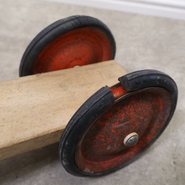 古い木製のキックスケーター