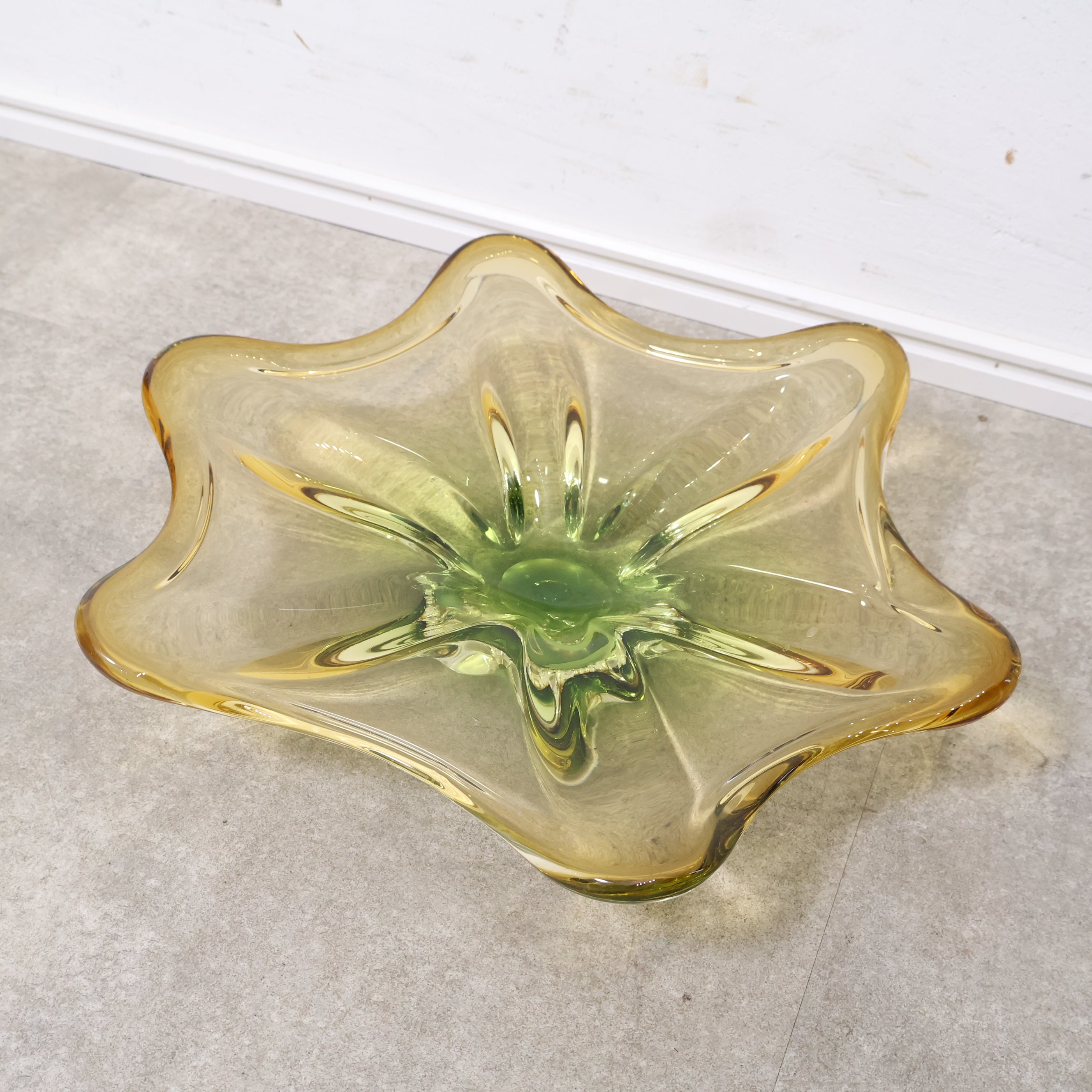 金箔装飾の緑色ガラスボウル 緑彩箔器 ／ガラス皿／ガラスボール／かき氷皿 お椀・ボウル・鉢 金星