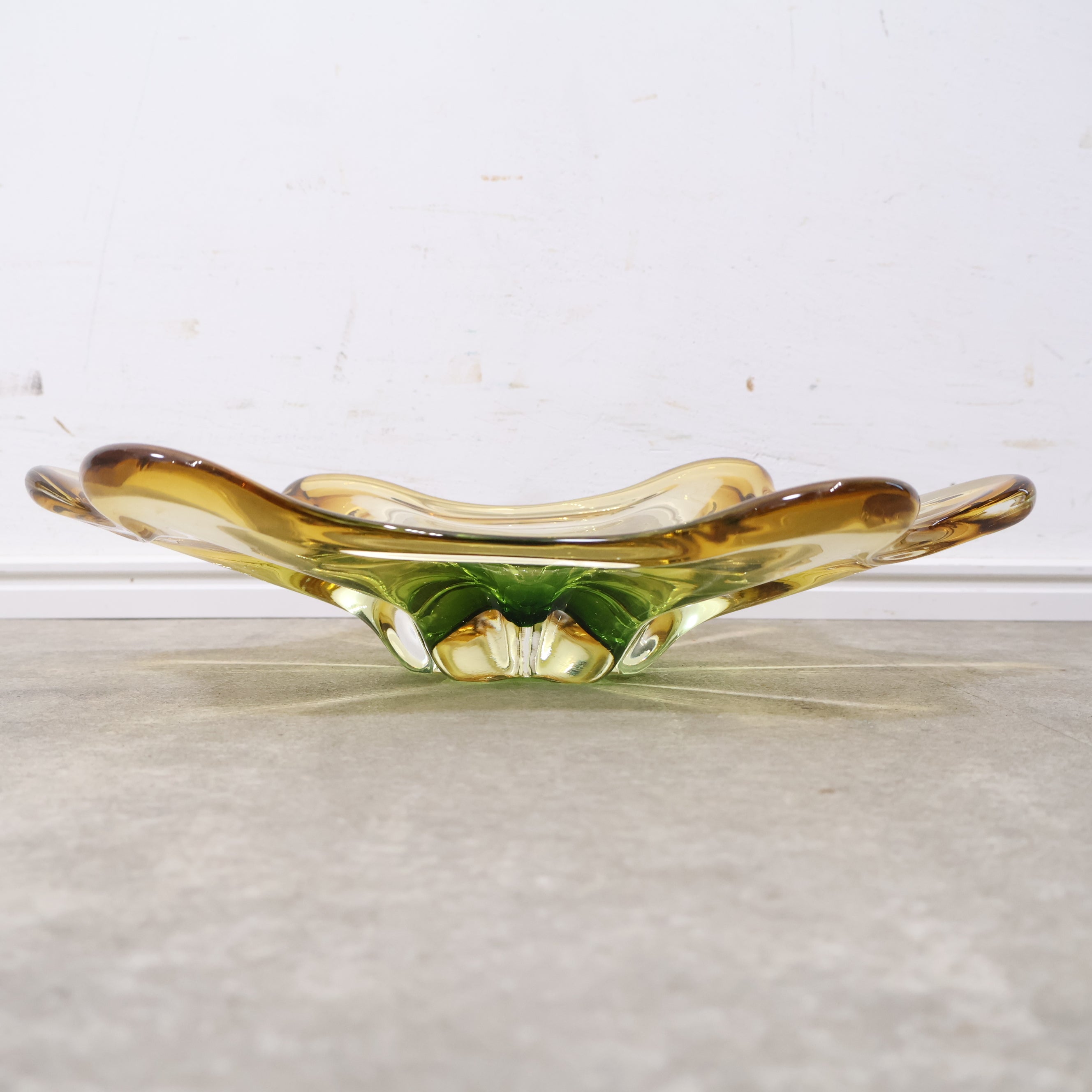 金箔装飾の緑色ガラスボウル ユニークな星型のガラスボウル – バナルオンラインショップ（BANUL）の