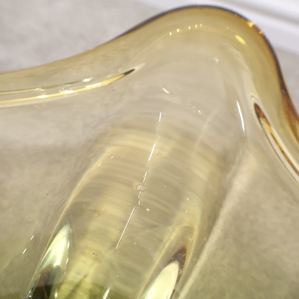 ユニークな星型のガラスボウル