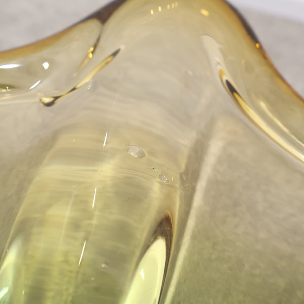 ユニークな星型のガラスボウル