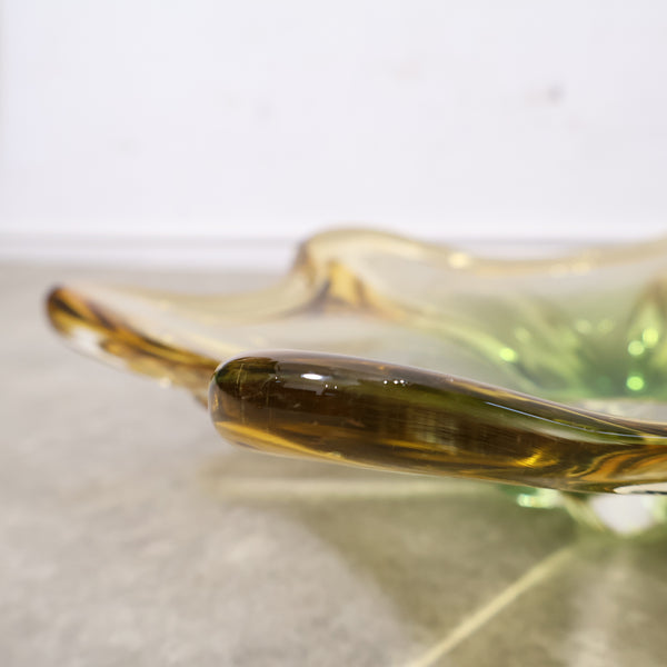 ユニークな星型のガラスボウル