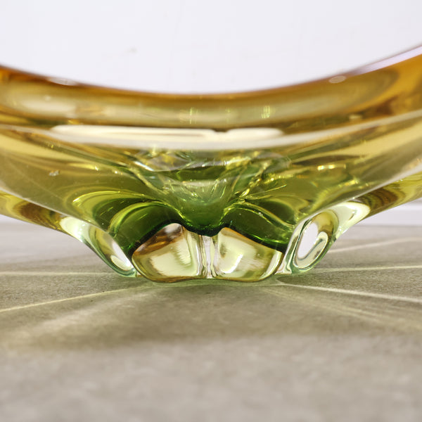 ユニークな星型のガラスボウル