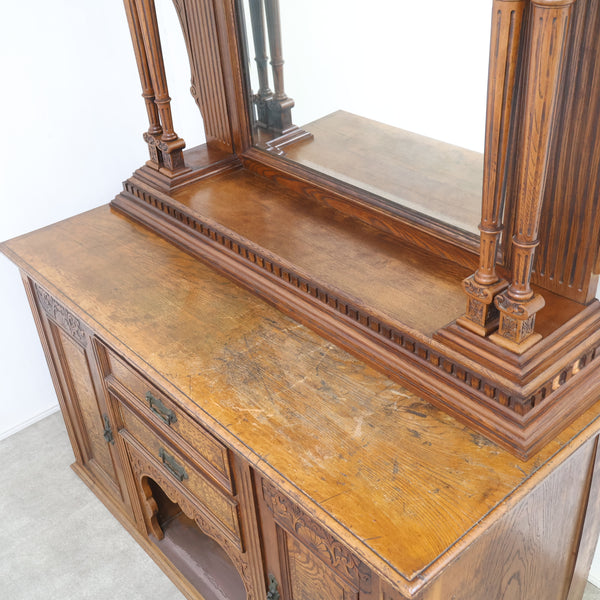 アンティークのミラーバックサイドボード