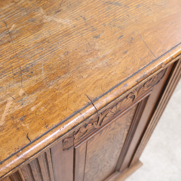 アンティークのミラーバックサイドボード