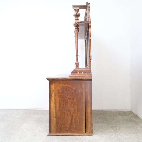 アンティークのミラーバックサイドボード