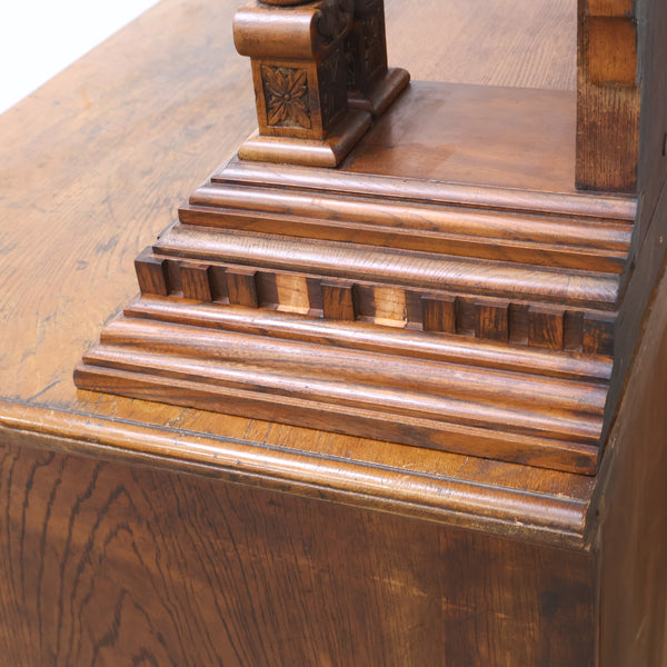 アンティークのミラーバックサイドボード