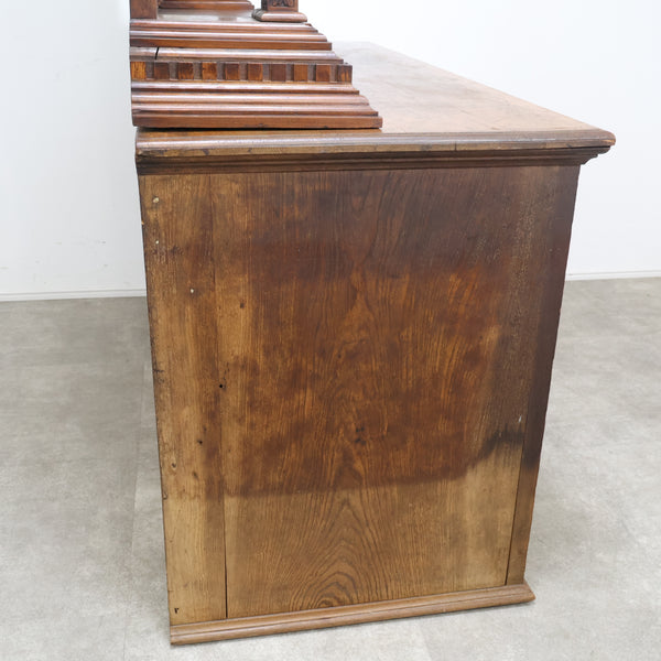 アンティークのミラーバックサイドボード