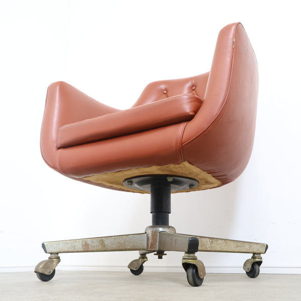 レトロなデスクチェア