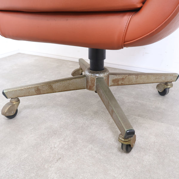 レトロなデスクチェア