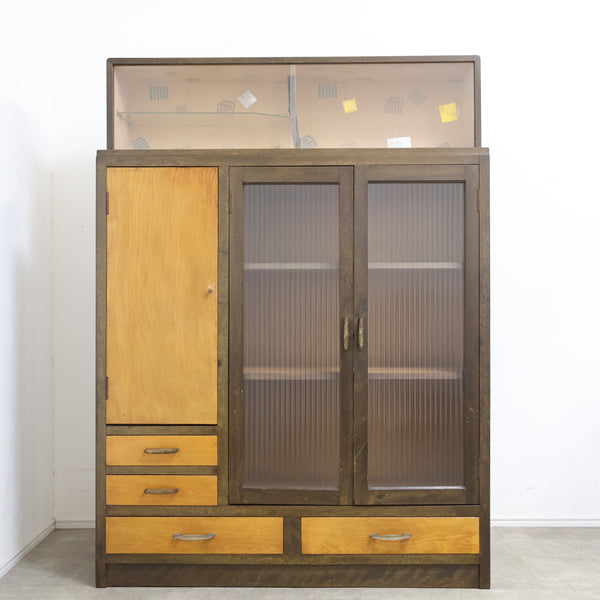 モールガラスの古い飾り棚