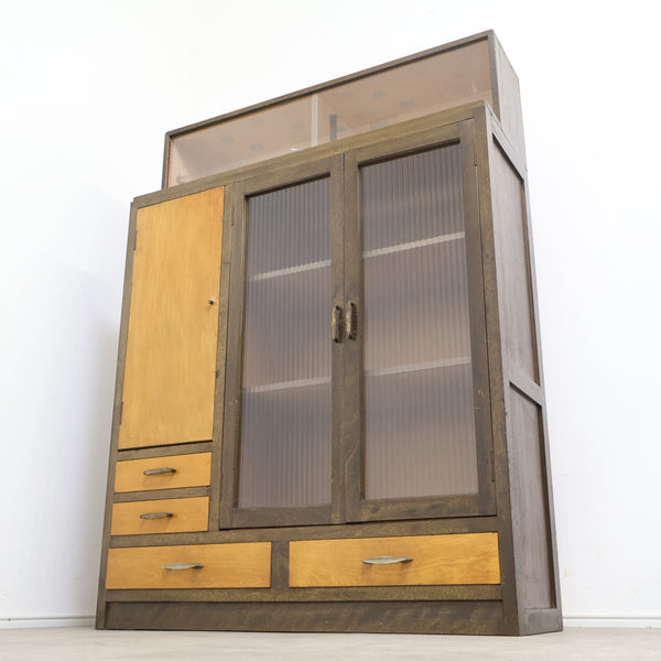 モールガラスの古い飾り棚