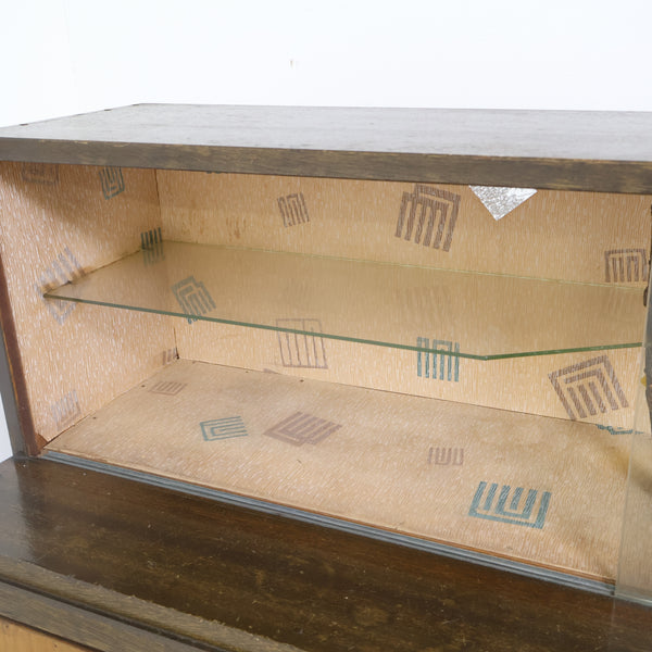 モールガラスの古い飾り棚