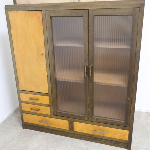 モールガラスの古い飾り棚