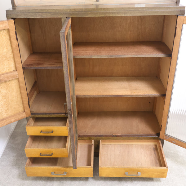 モールガラスの古い飾り棚