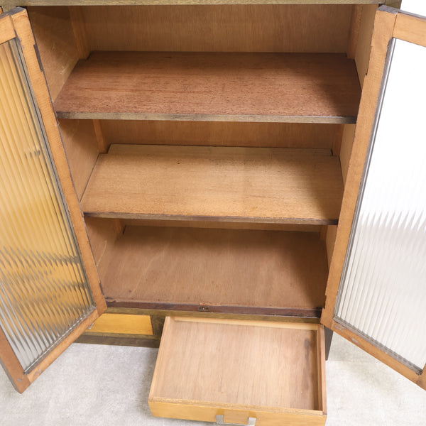 モールガラスの古い飾り棚