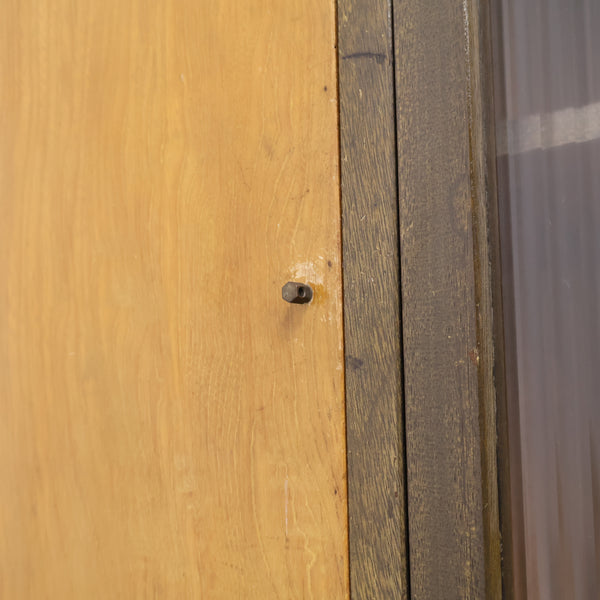 モールガラスの古い飾り棚