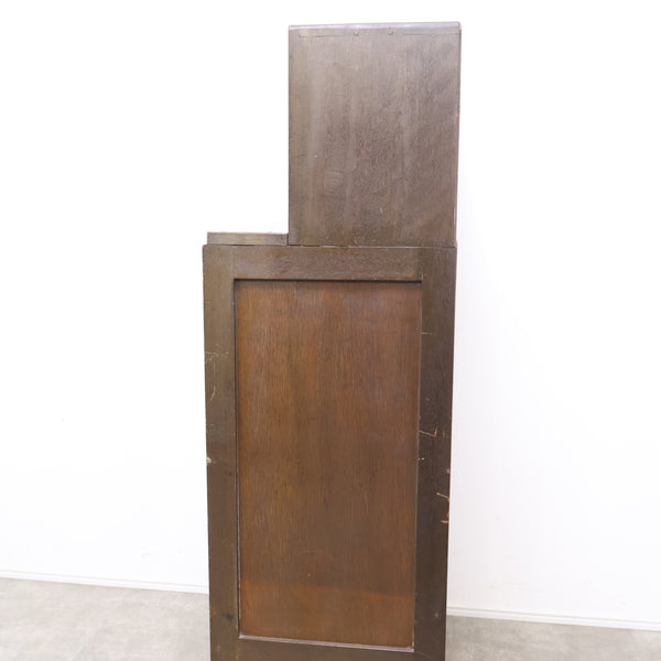 モールガラスの古い飾り棚