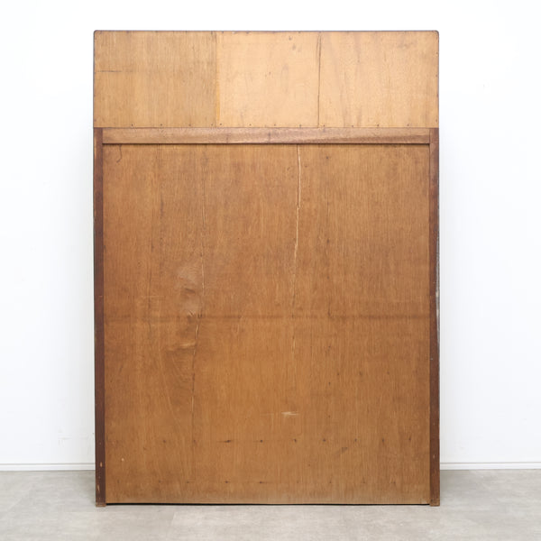 モールガラスの古い飾り棚