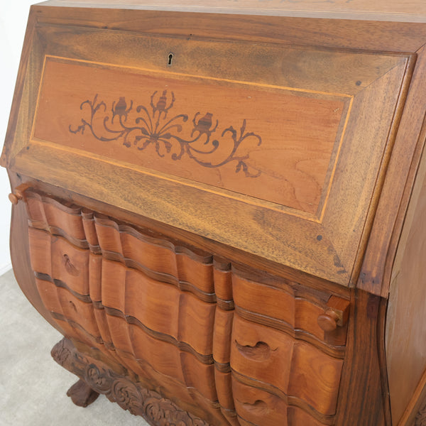 バロック様式のアンティークライティングビューロー