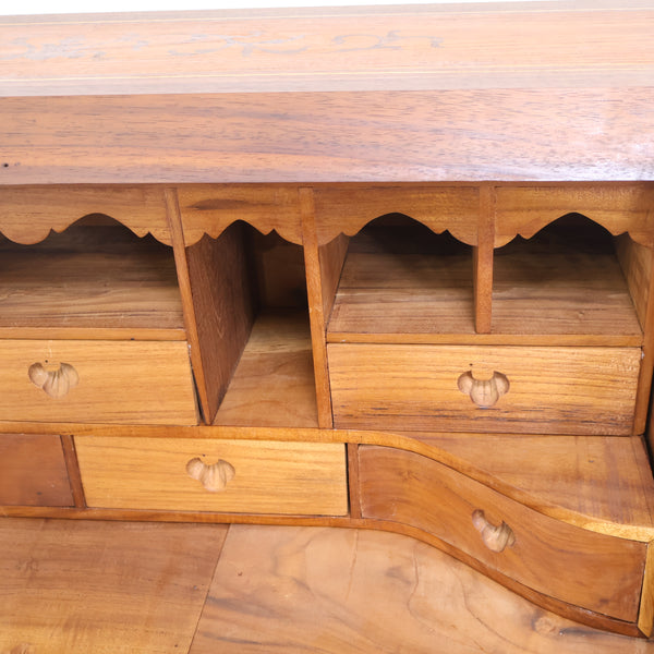 バロック様式のアンティークライティングビューロー