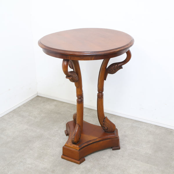 スワンモチーフのラウンドサイドテーブル