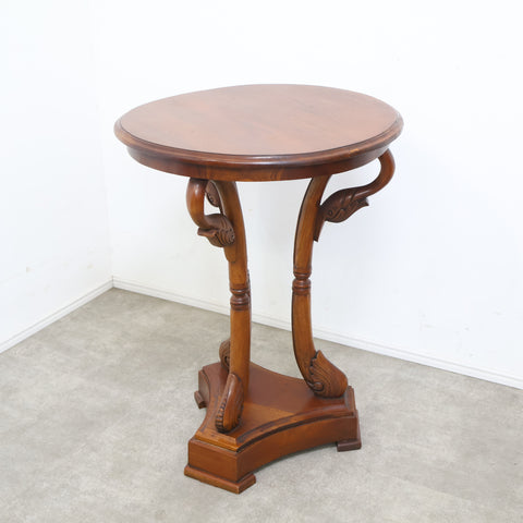 スワンモチーフのラウンドサイドテーブル