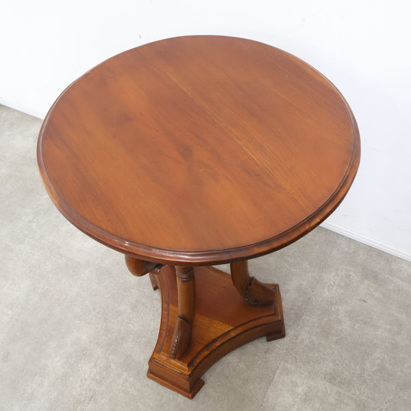 スワンモチーフのラウンドサイドテーブル