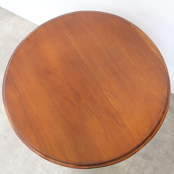 スワンモチーフのラウンドサイドテーブル