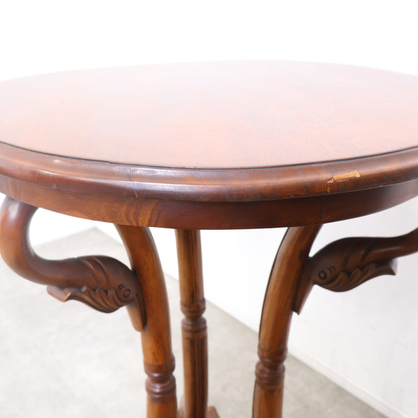 スワンモチーフのラウンドサイドテーブル