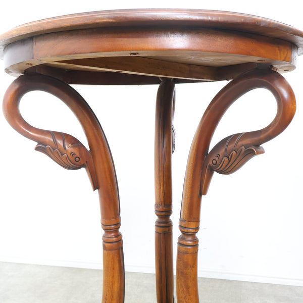 スワンモチーフのラウンドサイドテーブル