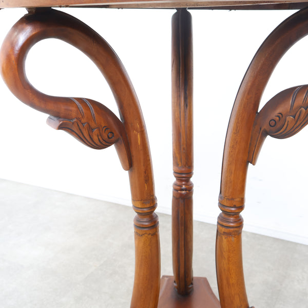 スワンモチーフのラウンドサイドテーブル