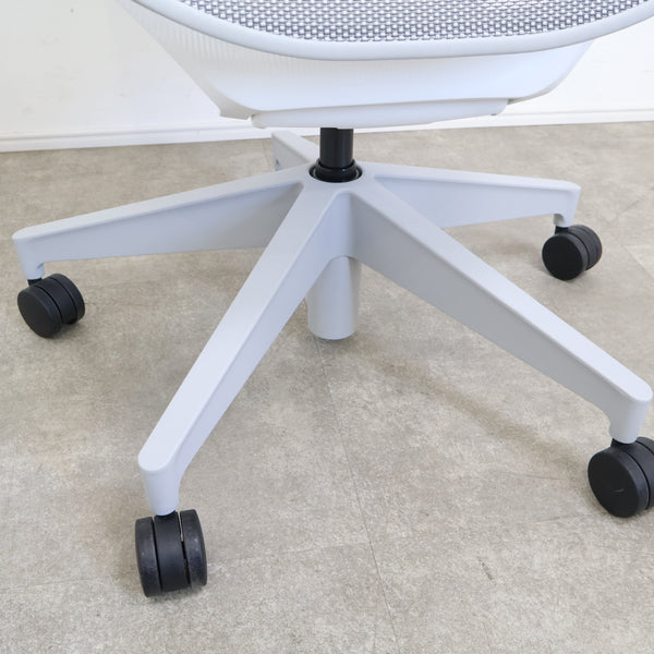 Herman Miller（ハーマンミラー）高機能ワークチェア「Cosm Chair コズムチェア」