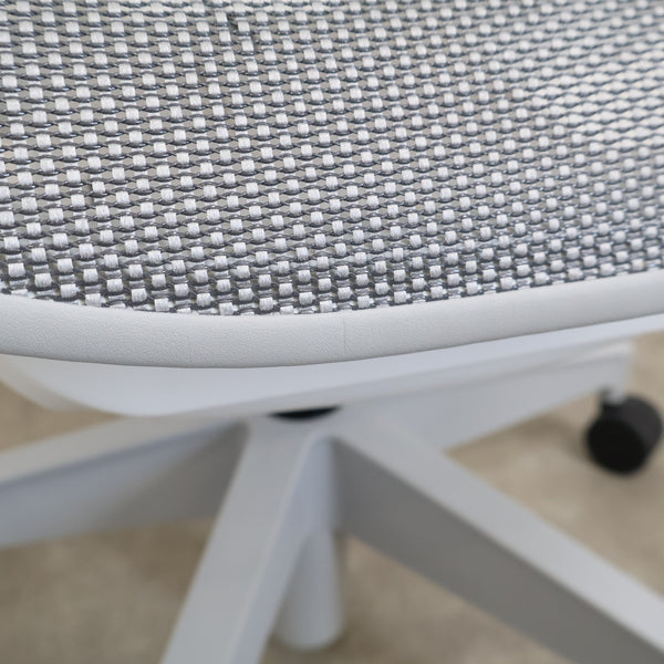 Herman Miller（ハーマンミラー）高機能ワークチェア「Cosm Chair コズムチェア」