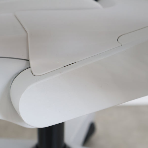 Herman Miller（ハーマンミラー）高機能ワークチェア「Cosm Chair コズムチェア」