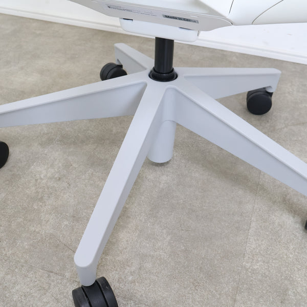 Herman Miller（ハーマンミラー）高機能ワークチェア「Cosm Chair コズムチェア」