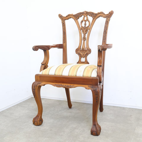 チッペンデール様式のアームチェア