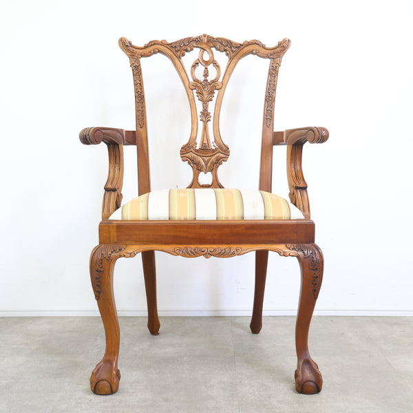 チッペンデール様式のアームチェア