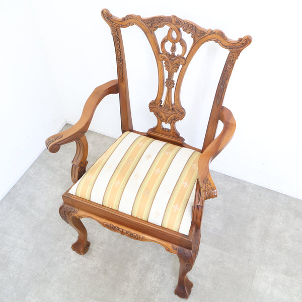 チッペンデール様式のアームチェア